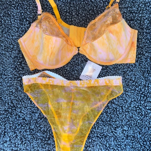 Savage X Fenty Vibrant Yellow Lace Bra Set - Picture 1 of 2